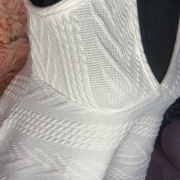 Ivory flowy knitted sleeveless tank - Picture 2 of 5